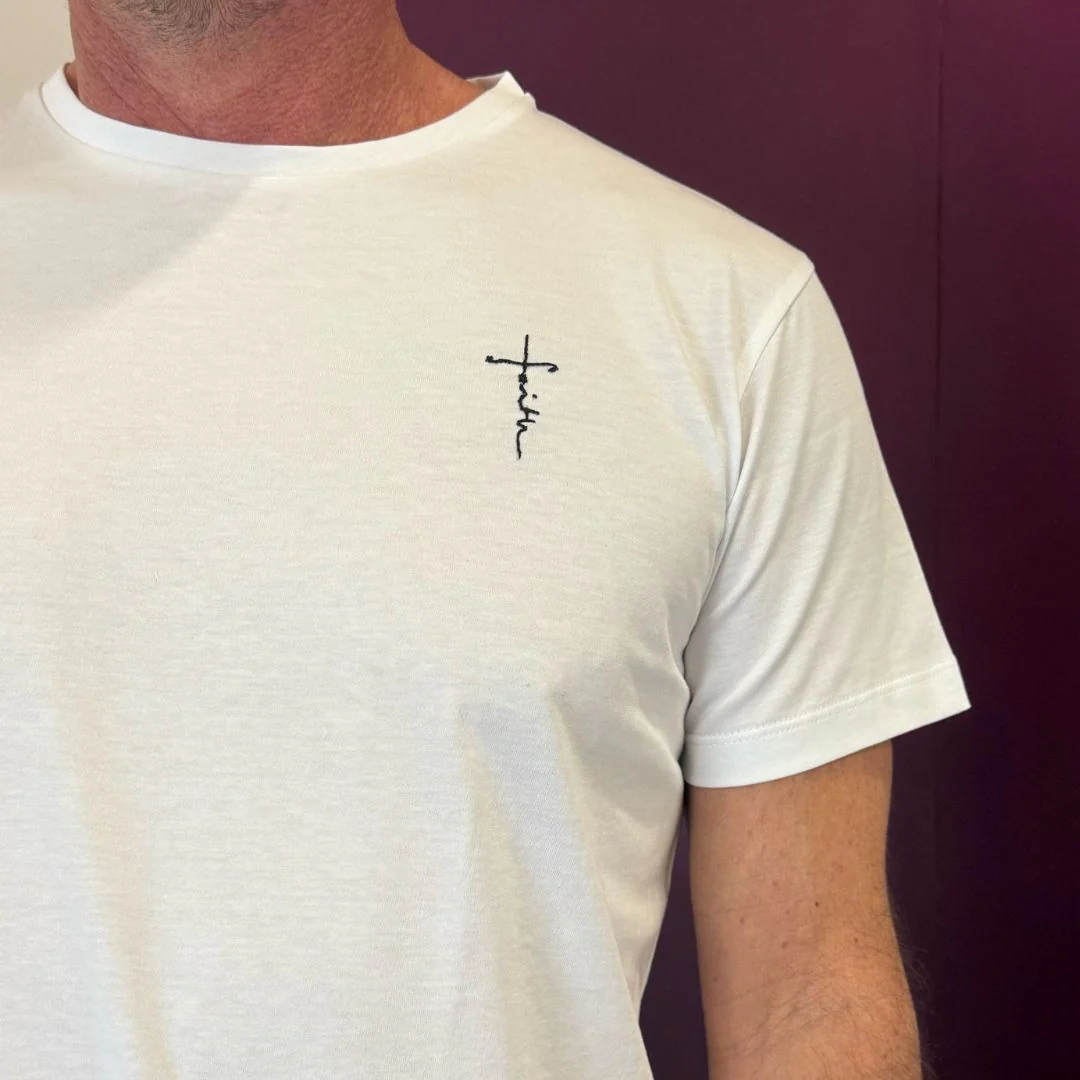 Maglia Bianca Manica Corta in Morbido Cotone Italiano con Croce Faith (Fede) - immagine 3